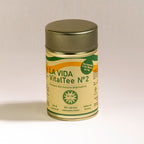 LA VIDA VitalTee No 2. Erfrischend wilde Kräutertee-Mischung aus wohlschmeckenden kretischen Bergkräutern wie Bergtee, Diptam und Minze zur täglichen Versorgung mit ausreichend Flüssigkeit. 45g in der goldenen Teedose. Frontansicht.